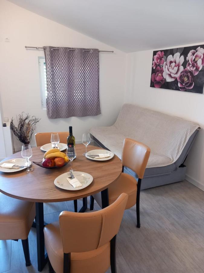 Apartmani Krpeta Pakoštane Exterior foto